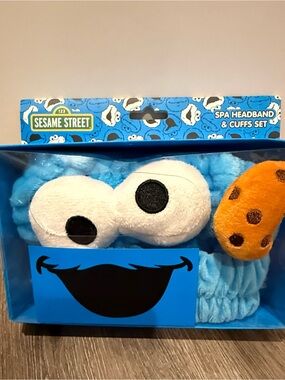 Adorable Street Cookie Monster Plush Spa Headband & Cookie Cuff Set- NWT